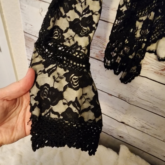 Anthropologie...MOTH..Black & Cream Lace and Crochet Open Jacket..size S… - Picture 4 of 8